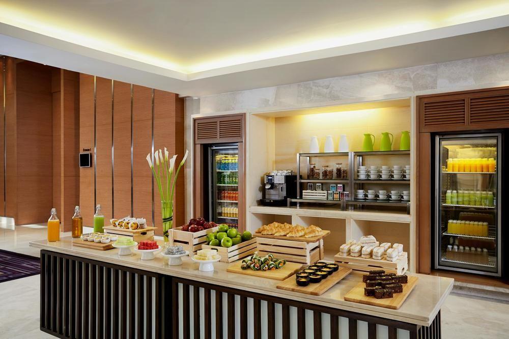 Courtyard By Marriott Bangkok Hotel Exterior foto
